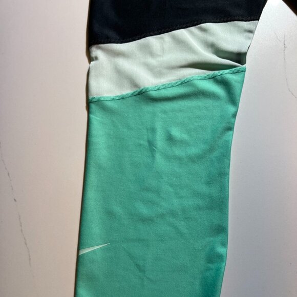 NWOT - Nike - Power Crop Leggings - Black / Green / White - Size 16 - Picture 7 of 15
